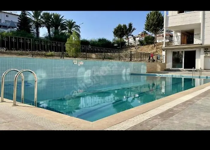 Side Pool Suites Beach
